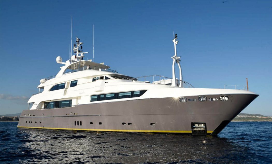 The timeless, elegant luxury of this 135’ Horizon offers ideal cruising