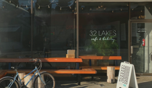 32 Lakes Cafe & Bakery