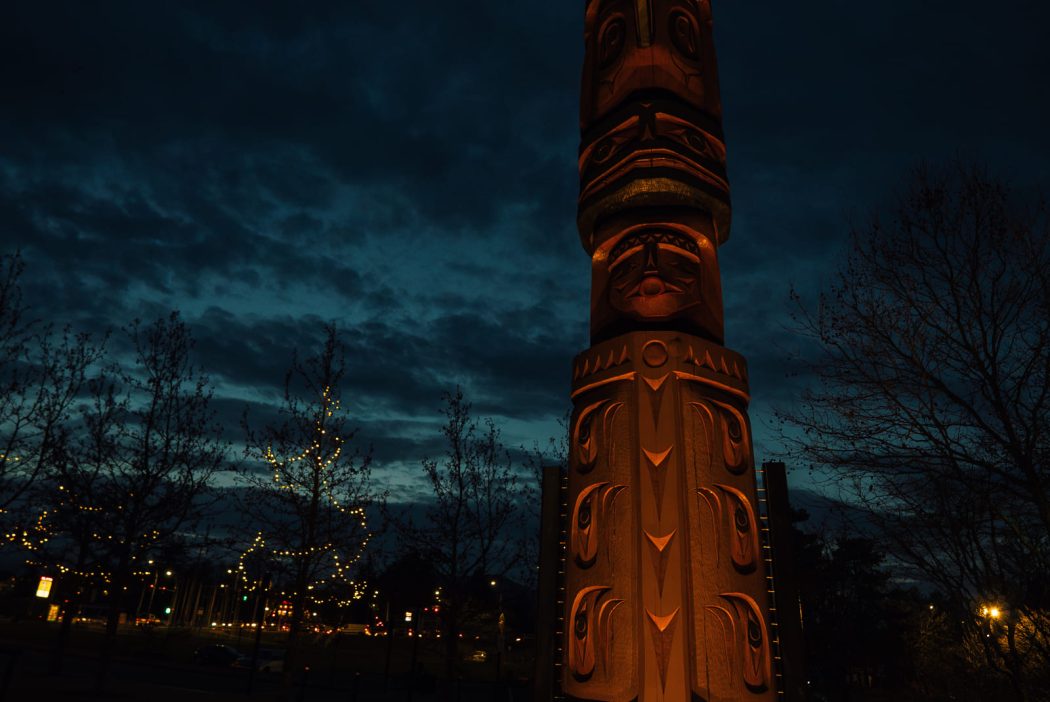 Totem Pole at night, Maffeo Sutton Park