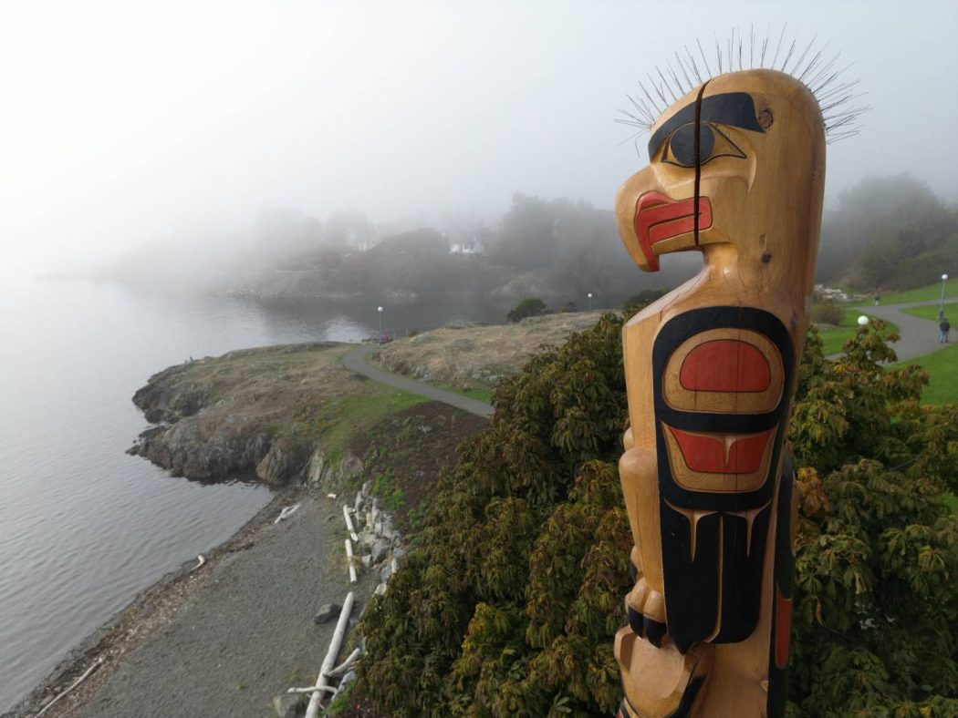 Welcome pole greets visitors to Lekwungen Territory in Victoria Harbour